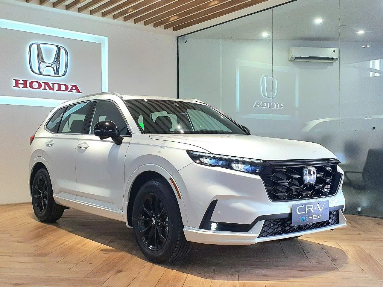 Giá lăn bánh Honda CR-V T9/2025 tặng 50% trước bạ và Phụ kiện hấp dẫn
